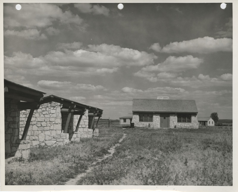 Photograph of buildings at a city park in Le Mars