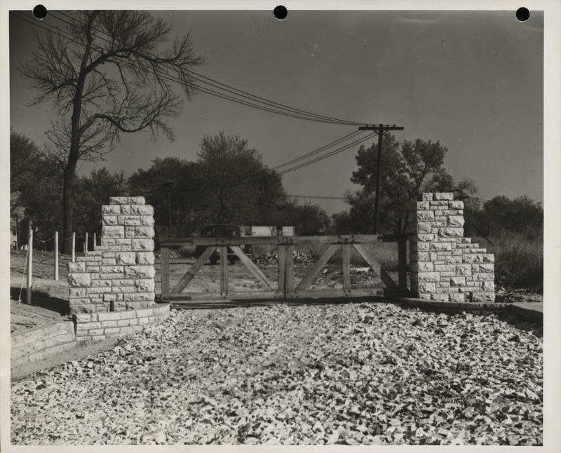 Photograph of the entrance to the Statehouse Grounds at E. 12th and Vine in Des Moines