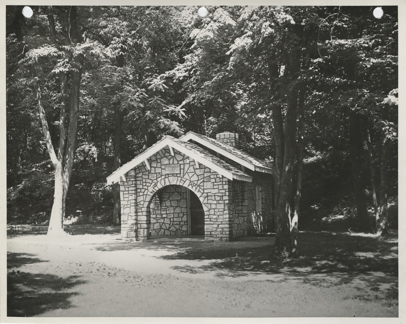 Photograph of a cabin and shelter house at Crawford Park in Fort Dodge
