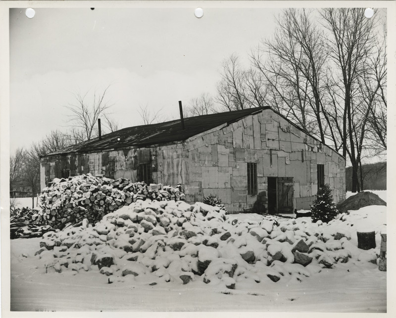 Photograph of a shelter house at Hydro-Electric Park in Fort Dodge