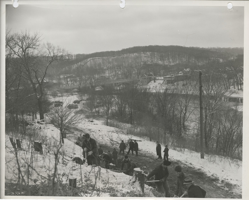 Photograph of people at Loomis Park in Fort Dodge
