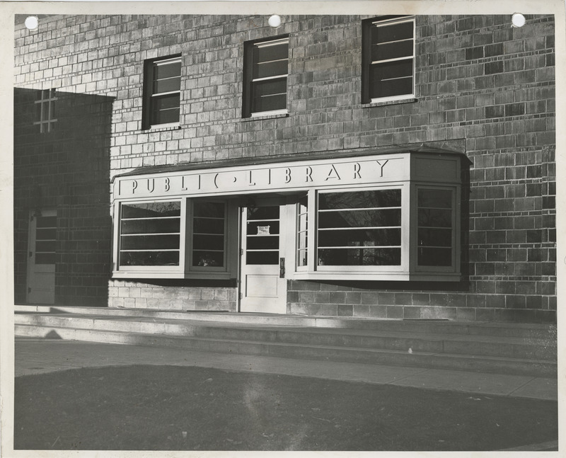 Photograph of the entrance to the public library in Guthrie Center