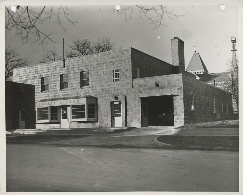 Photograph of the city hall in Guthrie Center