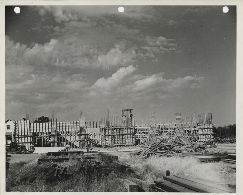 Photograph of the construction of the city maintenance and equipment garage in Muscatine