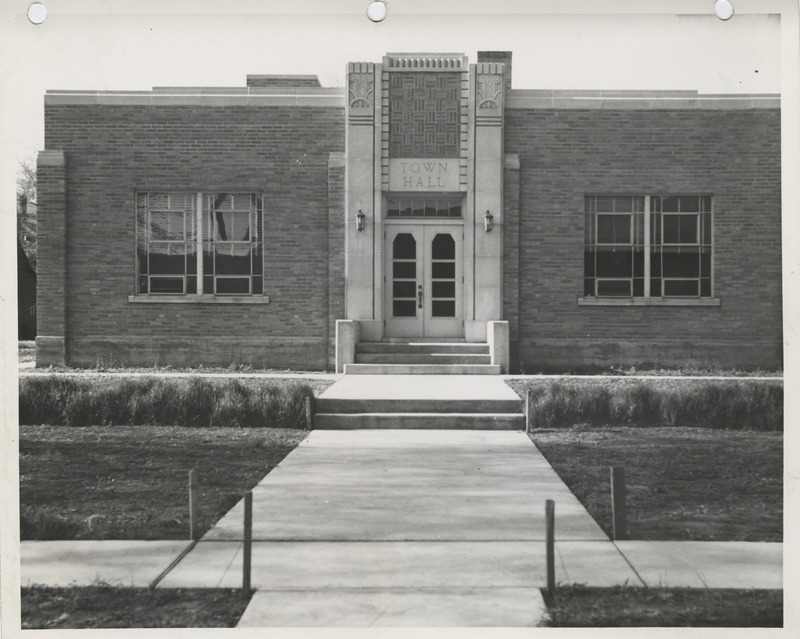 Photograph of city hall in West Liberty