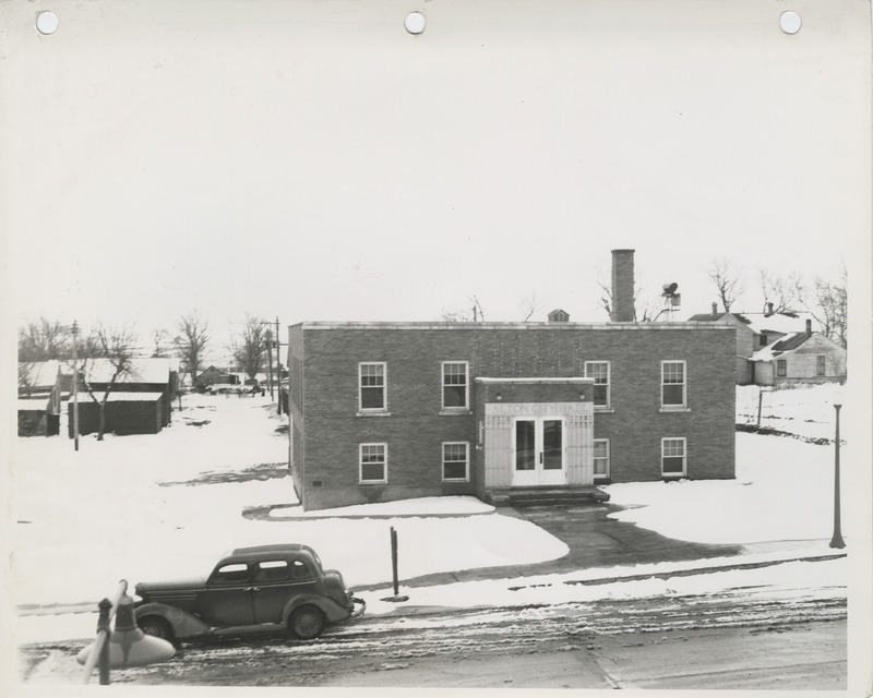 Photograph of the city hall in Alton