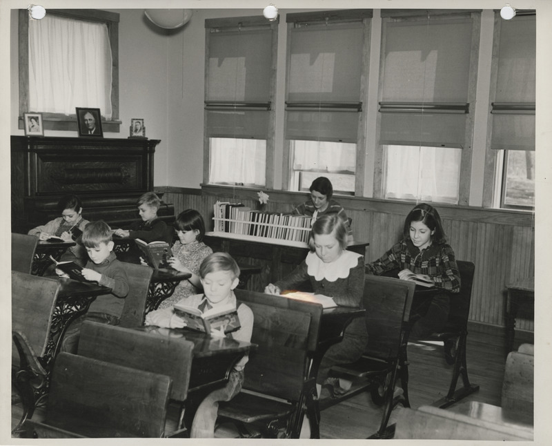Photograph of a school class in Pottawattamie County