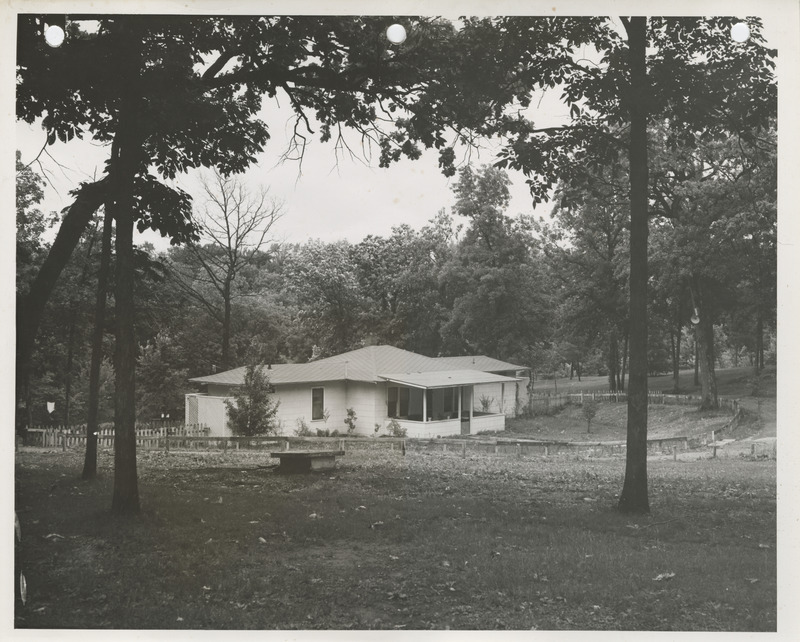 Photograph of the municipal building in Centerville