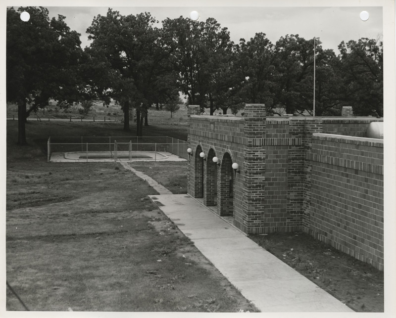 Photograph of the municipal building and swimming pool in Centerville