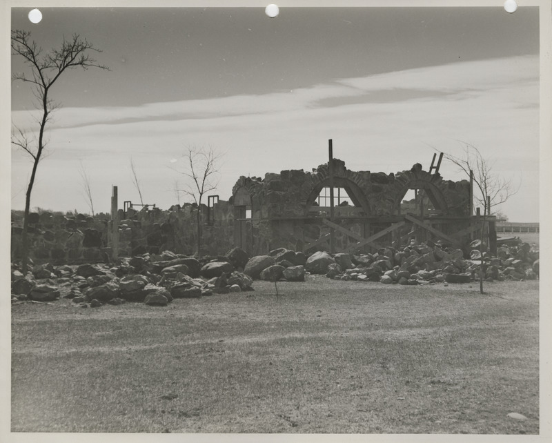 Photograph of the bathhouse under construction at the Marathon Park in Marathon