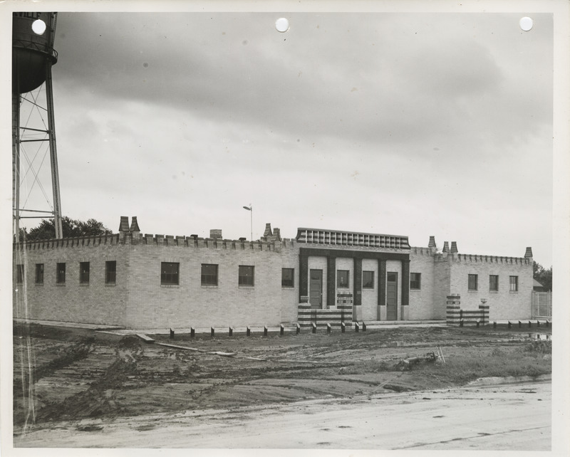 Photograph of the exterior view of the municipal swimming pool in Knoxville