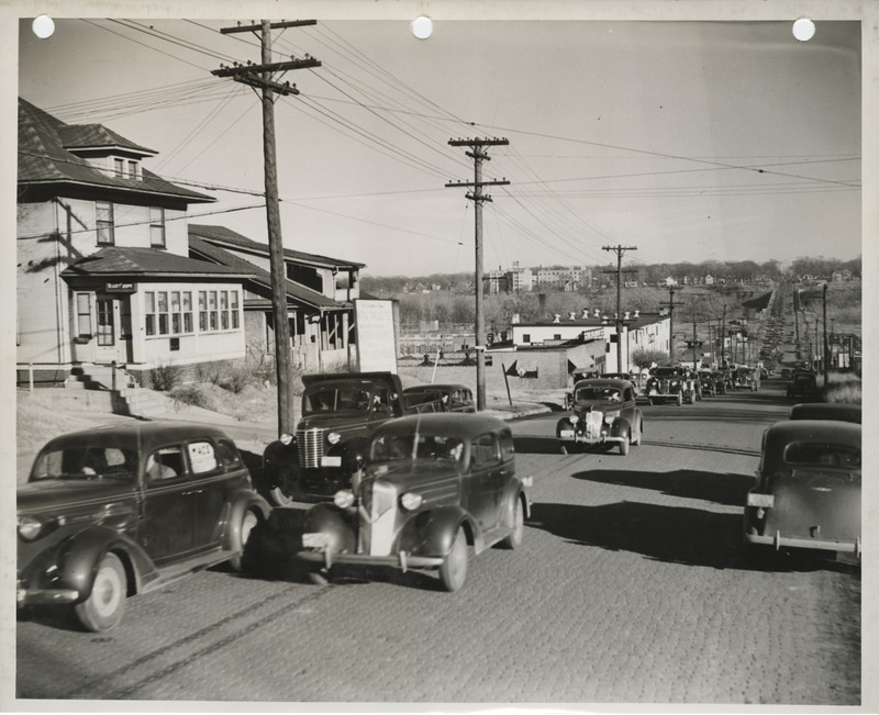 Photograph of the dedication of the University Avenue improvements in Des Moines