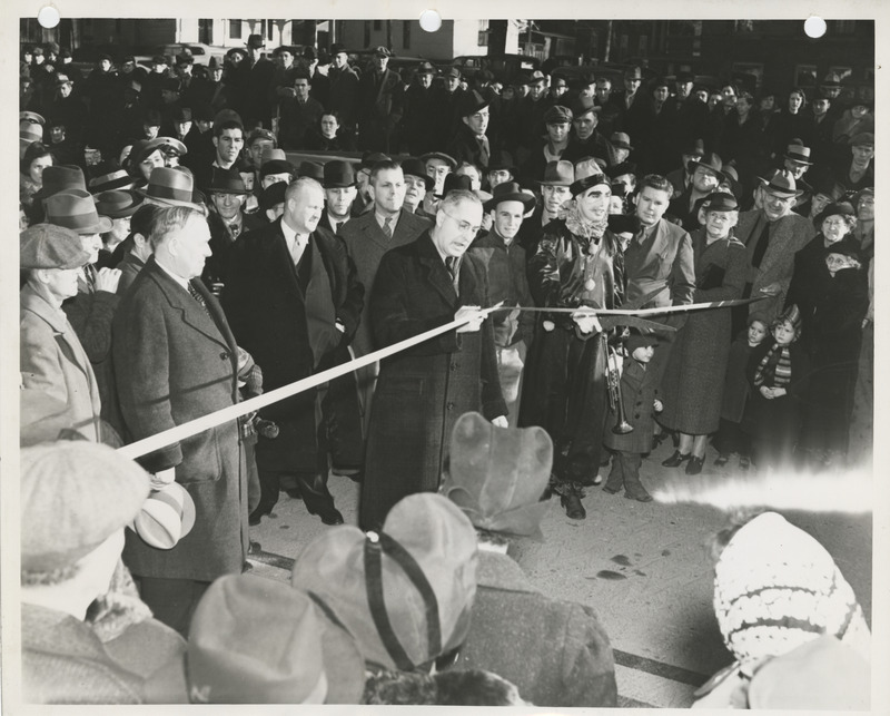 Photograph of group of people gathered during the dedication of the University Avenue improvements in Des Moines