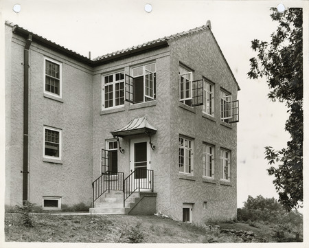 Photograph of a sleeping porch addition in Sunnycrest Sanitarium