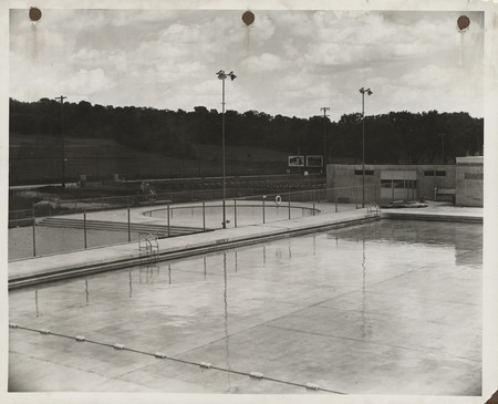 Photograph of the pool and wading area at the municipal swimming pool in Decorah