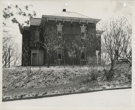 Photograph of the community house in Columbus Junction