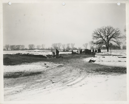 Photograph of people laying water mains at Greenwood Cemetery in Muscatine