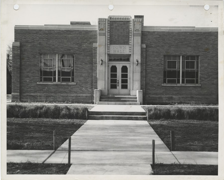 Photograph of the town hall in West Liberty