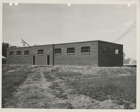 Photograph of the construction of a swimming pool in Adel
