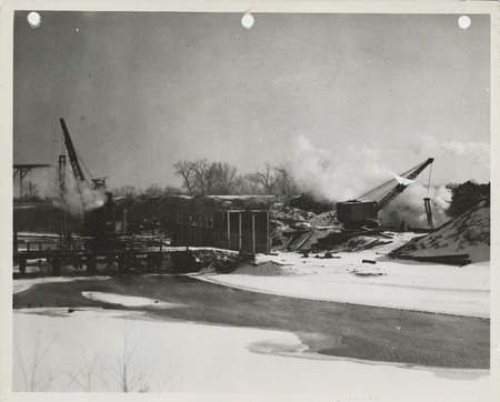 Photograph of the construction of a bridge in Des Moines