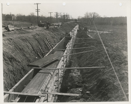 Photograph of the construction of a storm sewer in Des Moines
