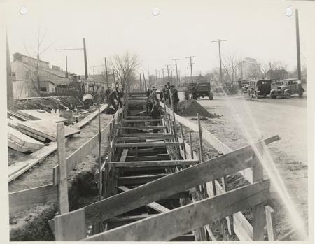 Photograph of people constructing a storm sewer at New York St. in Des Moines