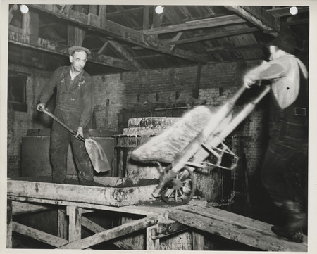 Photograph of people making drain tiles in Ringgold County