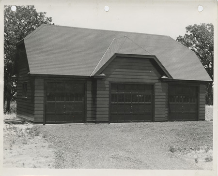 Photograph of the garage and attendant lodge on the college golf course in Ames