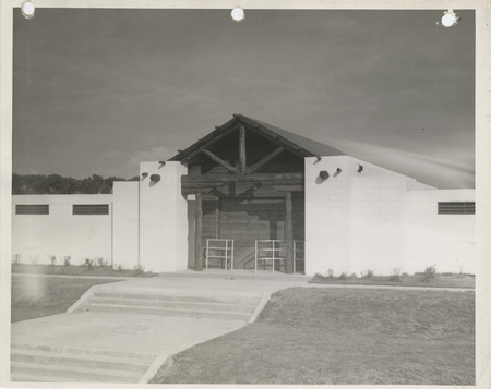 Photograph of swimming pool and bathhouse at the Sunnyside Park in Atlantic