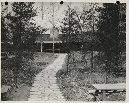 Photograph of the shelter house and walkway in the Lewis and Clark State Park