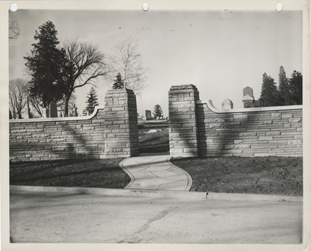 Photograph of the entrance of the Glenwood Cemetery in Clarinda