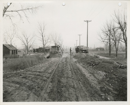 Photograph of people grading 14th Avenue in Council Bluffs