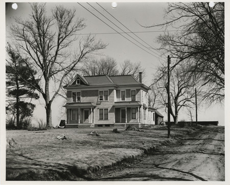 Photograph of a farmhouse on the swine farm at Iowa State College in Story County