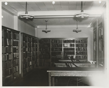 Photograph of a library in the community center in Story City