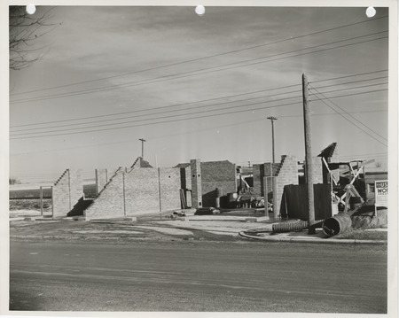 Photograph of the construction of a county garage in Breda