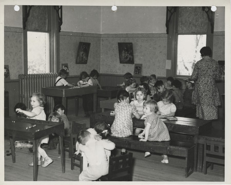 Photograph of a class at a nursery school in Columbus Junction