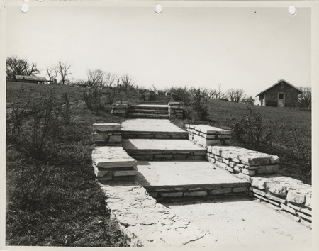 Photograph of a trail at Edmundson Park in Oskaloosa