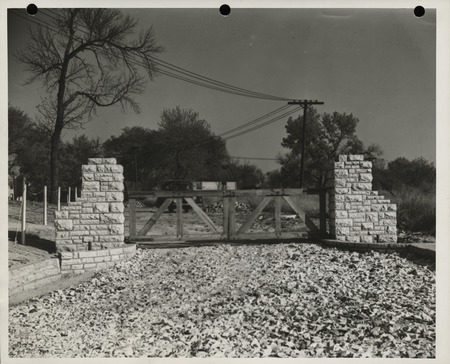 Photograph of the entrance to the Statehouse Grounds at E. 12th and Vine in Des Moines