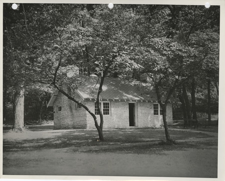 Photograph of a cabin and shelter house at Crawford Park in Fort Dodge