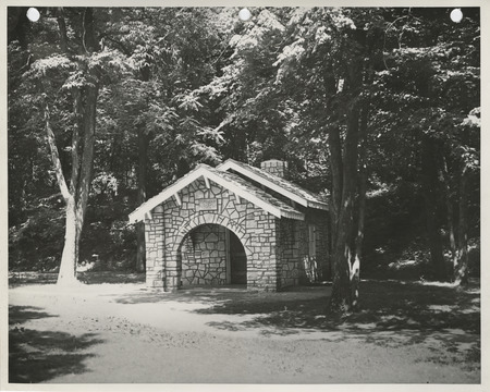 Photograph of a cabin and shelter house at Crawford Park in Fort Dodge