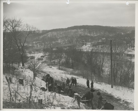 Photograph of people at Loomis Park in Fort Dodge