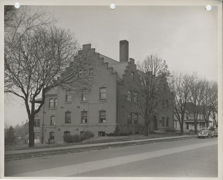 Photograph of the Muscatine Hospital sanitarium in Muscatine