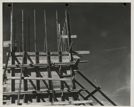 Photograph of construction framing of the city maintenance and equipment garage in Muscatine
