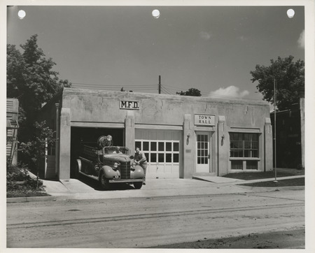 Photograph of the city hall and fire station in Minden