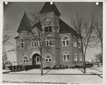 Photograph of a school building to be demolished in Storm Lake