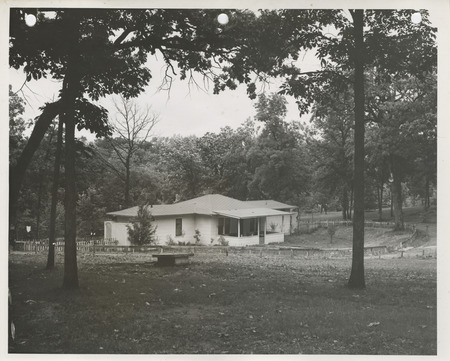 Photograph of the municipal building in Centerville