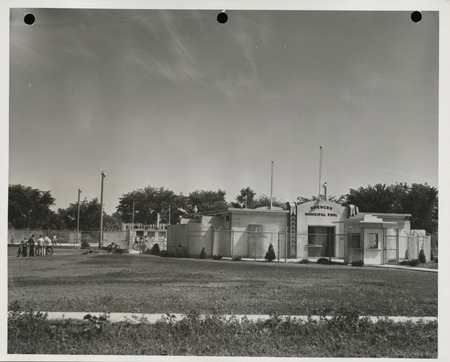 Photograph of the exterior view of the municipal swimming pool in Spencer