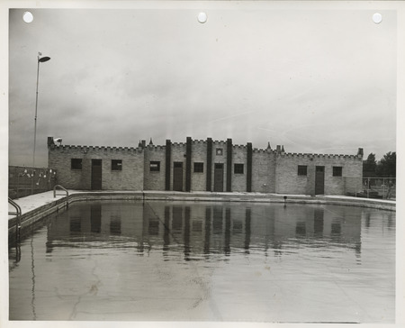 Photograph of the municipal swimming pool in Knoxville