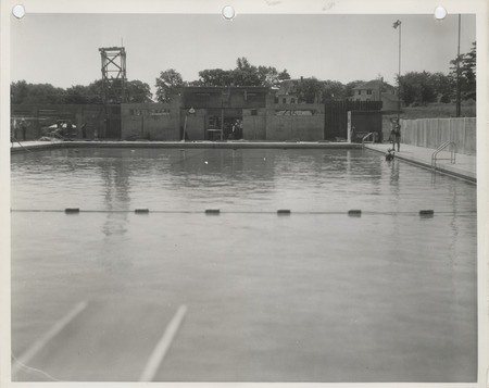 Photograph of the swimming pool at the city park in Decorah