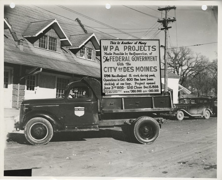 Photograph of the dedication of the University Avenue improvements in Des Moines